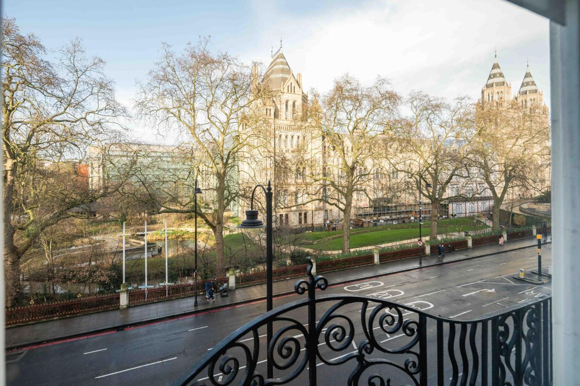 Апартаменты Kensington Muse Лондон Экстерьер фото