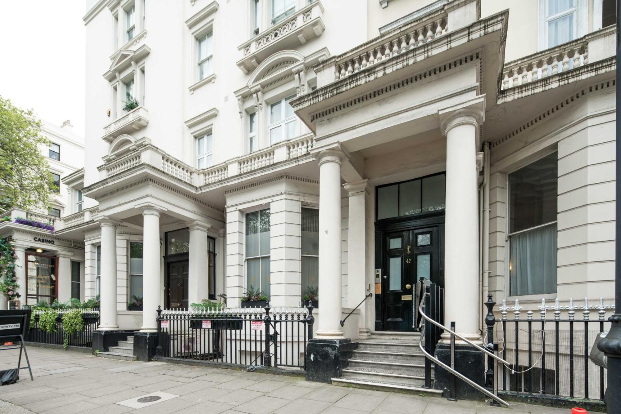 Апартаменты Kensington Muse Лондон Экстерьер фото